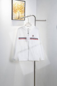 款号 Y173 蒙口 Moncler胸口3D立体万针精密刺绣防晒服皮肤衣 男女同款 双色隐形护甲 重构夏日奢侈法则 你的每寸肌肤都值得防护 双色选择即是向平庸夏
