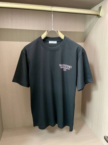 华伦天奴 官网同款 官网同款 官网同款 重磅推荐！2025Ss夏装新品 专柜在售 最新系列图案Logo短袖T恤 必须人手一件的节奏！进口顶极丝光面料，极为亲肤舒