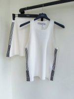 背心 半裙 Dio25春夏新款白色密织科技针织面料黑色Graphique拼接图案无袖背心半裙出货这款背心饰以黑色Graphique图案灵感源自马克 博昂 Mar