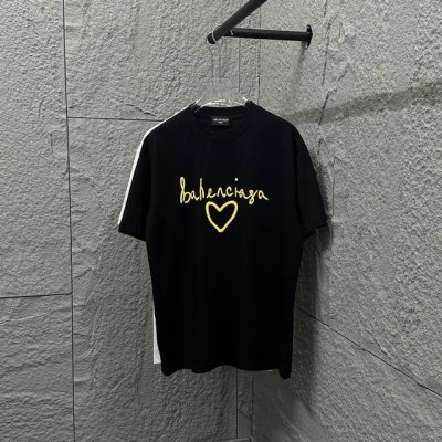 Balenci*Ga 巴黎2025春夏新款短袖T恤衫 经典字母 粉色黄色发泡工艺 定制双纱平纹纯棉面料 短袖T恤 男女同款 颜色：黑色 白色 尺码： S 90-