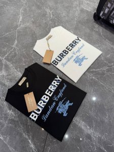 bbr 25Ss新品短袖T恤 经典战马胸前经典巴宝莉字母搭配.战马立体烫画.帅气时尚 简约百搭款 190G丝光棉面料棉 不仅挺括 保持潮流的廓形 又穿着舒适 纱