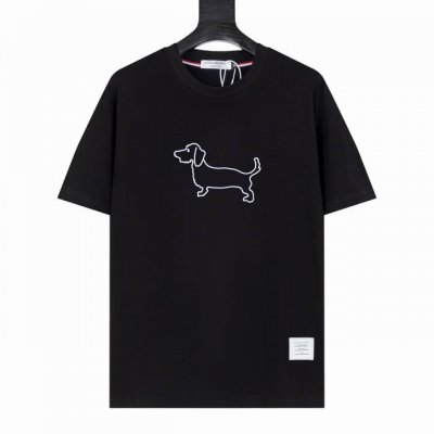 Thom Browne Tb 25Ss新款短袖，最高版本重工艺经典刺绣Logo图案，高标准定制，上身非常有型，客供进口高档280克纯棉面料质感非常细腻，细节工艺