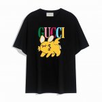 Gucci 新款萌宠系列字母短袖T恤,简单的设计看起来特别大方！版型剪裁特别有讲究！上身很洋气显瘦内搭外穿都看高密针织圆领设计，平整简约！亲肤透爽！T恤面料的柔