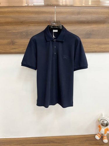 主推 Burberry 独家专供秋季新款巴宝莉时尚休闲翻领短袖，高端欧版原单T恤，潮流时尚休闲半袖 透气舒适度高，细节无可挑剔，品牌元素设计理念，体现高品质。呈