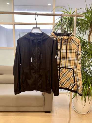 衣 裤 Burberry*巴宝莉 25年夏季新品夹克防晒衣套装 采用进口轻尼龙科技面料制作，上身柔软舒适，防风防雨防晒，超级轻盈！春秋可作为外套穿搭，平时用来凹