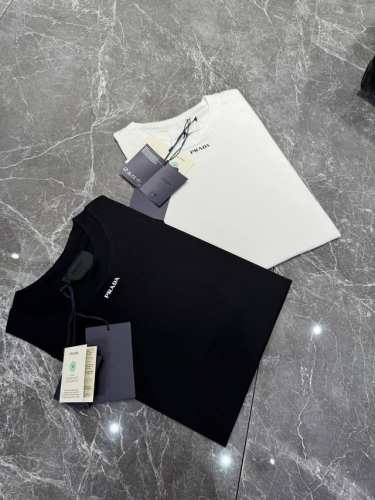 prada 经典小字春夏新品T恤！字母刺绣设计！订制 液氨棉面料，上身舒适有型！ 颜色：黑色 白色 尺码：M-3Xl