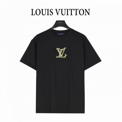 Louis Vuitton 路易威登 25Ss 麻绳结刺绣短袖T恤 Lovers刺绣贴饰融入25秋冬秀场的套索Ropes元素风格， 与后部路易标识相映成趣，优雅