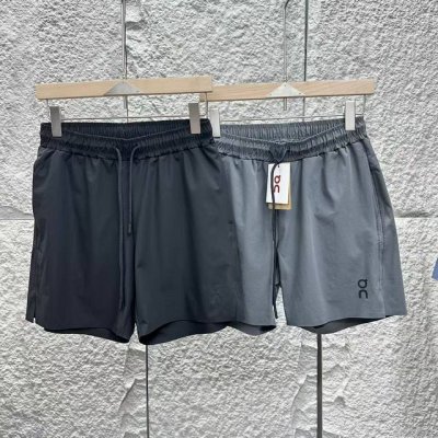 昂跑On 2025专柜新款男士不过膝短裤，On昂跑9” Core Shorts2025春夏新品男士7英寸跑步短裤，宽松版型。裤脚全压标工艺，咱也不知道起啥作用，