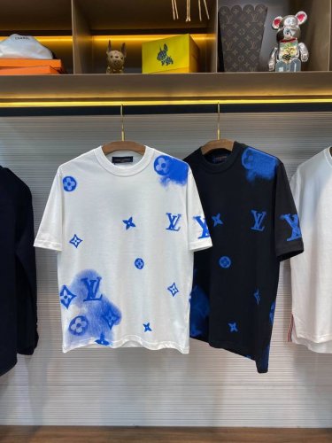 lv25Ss春夏新款针织纯棉材质圆领短Tee，男女同款蓝色扎染老花图案休闲短袖T恤衫！贸易公司渠道稀出，领先官网发售！V家新款扎染T恤以其独特的设计理念和精湛的