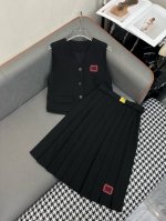 miumi* 25Ss新款对丝工艺马甲压褶半身裙套装 字母绣花装饰 配色高端优雅 简约气质 两色三码Sml