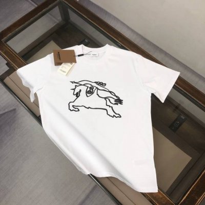 Bur*Berry 巴宝莉 2025最新款情侣款圆领短袖 情侣T恤～ 春夏新品 高品质 时尚百搭潮款 定制进口面料 ！穿着舒适 透气 时尚不失个性 上身休闲随性