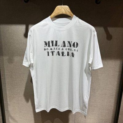 上新，宽松版型Dg印花细节全棉短袖T恤。订织全棉面料质感好，面料舒适亲肤。颜色:黑，白色。尺码:S-M-L-Xl。