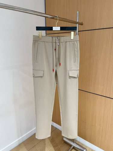 高端定制 专柜官网同步发售！辅料全部原版定制出品，贸易公司真品订单。高级定制进口面料，以天然植物纖維提炼出来，比一般棉织物轻薄 手感柔软，穿着舒适 完全不易有刺