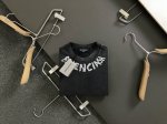 fend*微宽版型M-Xxxl 25春夏顶级立体发泡字母经典短袖，精致工艺专柜面料，顶级元素融合打造，经典短袖3标齐全，潮男时尚，无论是上身舒适度还是都是无可比