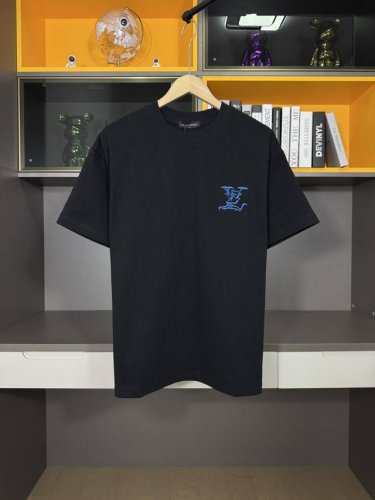 louis Vuitton路易威登 25Ss 后背织锦云朵Logo贴布刺绣短袖T恤 定制260G水洗精梳棉棉面料 面料经过洗水处理，手感更加舒适， 胸口云朵小L