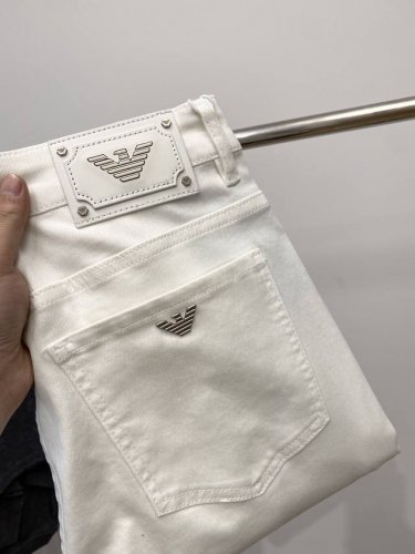 阿玛尼、2025最新品，专柜同步有售，原单狠货，水洗休闲牛仔裤，进口原版水洗弹力面料，舒适有弹性，原版五金辅料装饰Logo，版型超正，档次极高，专柜品质，上身时