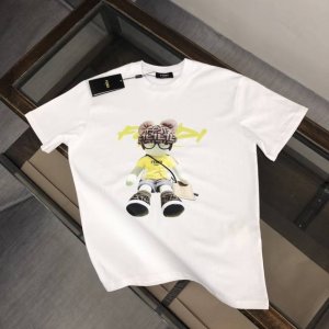 Fendi芬迪 Ss夏季新款圆领短袖T恤 手感质感都极完美 修身裁剪设计干净利落 时尚又好看 走线做工非常精致 版型效果超赞 而且透气性能超强 任何年龄阶段都可