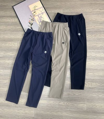 供 Descente 迪桑特 速干裤夏款梭织速干裤长裤 男士舒适弹力休闲长裤防晒吸湿速干运动裤！精致3D立体压胶Logo非常的具有立体感！等大家拿到手之后，可以
