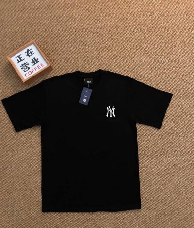 顶端刺绣品质Mlb 基础款双拼刺绣黑色短袖宽松男女同款情侣款 采用抗菌260克新疆长绒棉重磅面料 透气舒适 怎么洗都不起球透气轻柔的短袖，让您穿着舒适一整天！