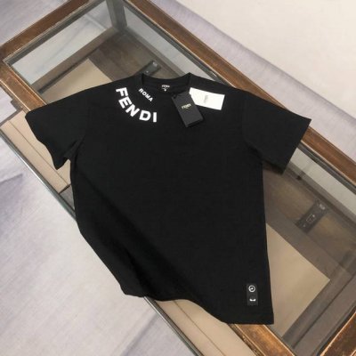 fendi 芬迪 2025春夏新款上市 纯棉短袖T恤！270克定制棉，面料柔软舒适，全新设计灵感，极具时尚代表性！精致印花字母Logo工艺！手感舒适透气！极为时