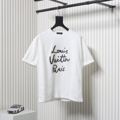 louis Vuitton 路易威登 Lv 25Ss 晕染签名短袖T恤面料采用定制240G 26支特滑双股精棉平纹高密无尘全棉布料。前幅高密度加厚，走线平整，代