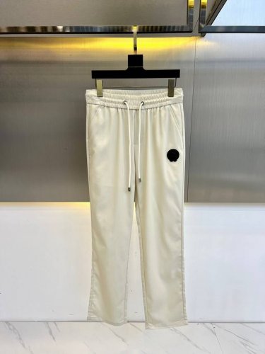 克罗心、25S春夏新品男士抽绳休闲刺绣运动卫裤，全新发布新款定制，细节一丝不苟，打造出了常青树的百看不腻以及舒适百搭。休闲运动裤作为随时随地男人都能穿搭的时尚单