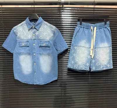爆款套装V驴牌 25春夏新款 洗水蓝牛仔 老花字母绣花拼接 定制五金纽扣 高品质牛仔套装 码数：M-3Xl 套装不拆