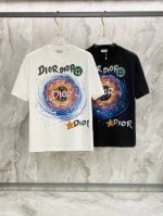 ss夏季新款手绘短袖T恤！专柜同步，每一件都是纯手工画制而成.独特的Logo 个性艺术系列全网独家首发 百搭款细节处理完美240克纯棉面料十分精致 原版面料 网