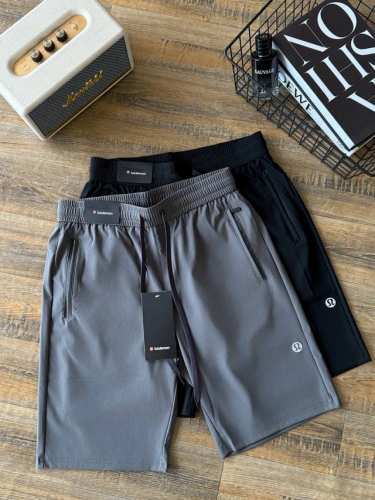 新款 Lulu 速干休闲短裤 锦纶水立方面料 面料舒服爽滑，吸湿排汗，透气性好，左右；右后拉链袋口袋；做工精细；整件高端；商务运动款式 颜色：黑色 灰色 尺码：