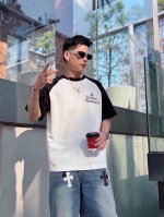 Vi*Ienne Westwood 西太后 宽松阔版 短袖T松弛的宽松版型设计兼备了时尚与舒适 西太后标识Logo图案做立体植绒工艺 使其款式休闲百搭且不失出街