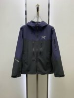 开春新品 始祖鸟 24Ss新款轻薄硬壳冲锋衣 百搭户外男女同款 采用原厂Gore-Tex科技面料 细节辅料全部同步Gtx材质严密防风！不易脏污，打理起来也很省心