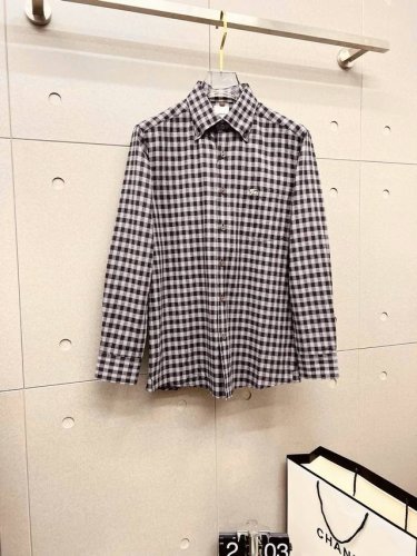 burberry 巴宝莉 25Ss新款长袖衬衫，整体轻奢高级，细节完美如斯，印证了原厂的匠心工艺，客供甄选土耳其高支白金级面料，舒适度不言而喻，品相极为优等，版
