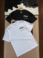 fila斐乐 夏季透气休闲 圆领短袖T恤 男女同款 -面料采用260G纯棉面料，达到透而不露的黄金平衡点，完美规避透视尴尬，成衣尺寸稳定，多次机洗仍能保持初始廓