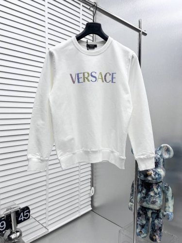 Versace*Fw秋冬新款，字母烫钻圆领卫衣，定制面料，细节到位，采用高克重全棉面料，舒适透气性极佳，经过洗水处理，手感更加舒适，三标齐全 颜色：黑色白色 码