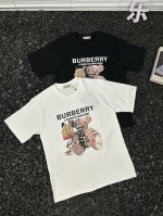 巴宝莉Burberry宽松休闲可爱布艺拼接小熊印花Logo套头重磅圆领透气短袖T恤 男女同款 衣服整体是宽松版型，藏肉显瘦，不挑身材，男生女生都能驾驭，当情侣装