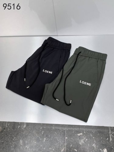 爆款：9516 克色 绿色 补单又回货了 采用最新工艺面料，宽腿版型 适合人群广 细节清晰，更吸湿 透气，亲肤，滑爽，有做抗皱免烫工艺 防静电，休闲 舒适 大气