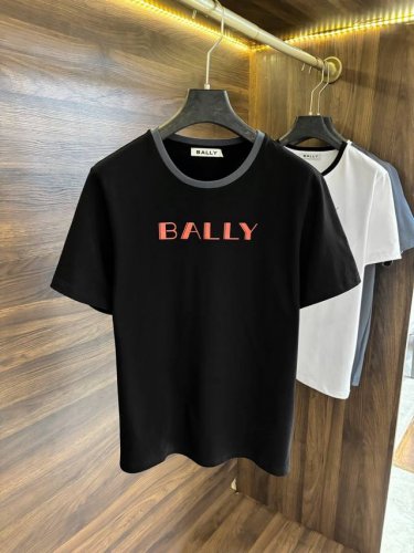 new# Bal*Y 巴利 官网同步新款短袖T恤，面料精选100%全棉质面料，柔软亲肤，透气性佳，为您带来无与伦比的穿着体验，胸前标识字母印花。整体图案呈现活灵