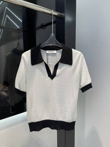 valentino2025新款提花针织衬衫 定染纱线 轻薄款 夏天也不会闷热 品牌V字提花 简约大气的设计 经典版型 知性优雅## 2色3码Sml