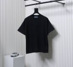 prada 普拉达 浮雕压花Logo短袖 立体压花胸口浮雕 3D立体 Logo 高温压花，一次成形非常柔软舒适，压花细节处精致细腻，立体浮雕凹凸有致，不失奢华的