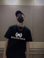 Balenciaga巴黎世家麦穗短袖半袖T恤 采用260G双纱100%新疆精梳纯棉面料 采用过肩拉条工艺，百洗不变形！ -采用高端印花，百洗不开裂！ 宽松版型，