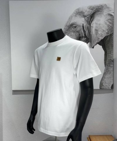 Carhartt 卡哈特皮标黑白短袖Tee 超百年的美式工装大佬Carhartt卡哈特，初始人群包括了建筑工人、制造工人、农民以及各类户外爱好者，如今在潮流圈也