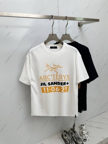 Ac 夏季最新品 专柜同步有售 原单狠货 时尚休闲圆领短袖T恤 上身舒适 吸睛而有亮点 采用进口原版面料 顶级印花刺绣工艺字母图案Logo 简单而不失时尚 上身