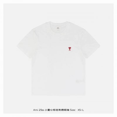 ami 25Ss 小爱心标志刺绣短袖 采用的是一颗小A红心 透露出法式浪漫 精致简洁有质感 随性简约是其最大特点 颜色全部带有灰色调 有干净清爽的感觉 略宽松落