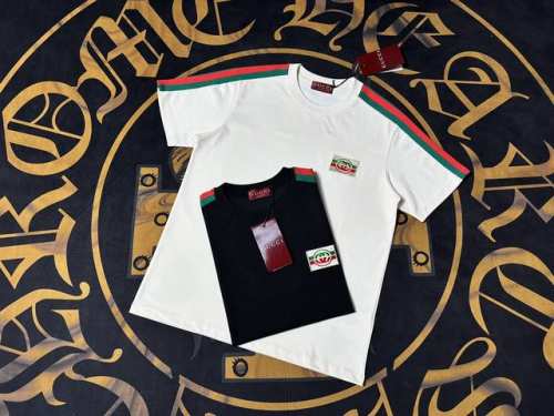 Gucci Logo精致升级，灵感源自八十年代复古 原版面料 官方同款 短袖T恤 定制面料 同缸染面料 手感非常舒服 春夏最新砖柜同步 时尚又个性 超级百搭 宽