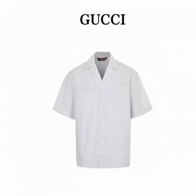 Gucci 古驰 25Ss 激光小标竖条纹短袖衬衫 经典风格设计贯穿2025早春系列，呈献多款雅致衬衫和精裁夹克单品，以低调内敛细节动人夺目，为日常造型平添魅力