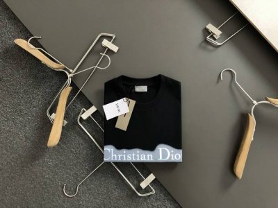 Dir*微宽版型S-Xl 25早春最新经典印花Logo简约百搭重磅短袖，高端品质专柜原单圆领援助，顶级制作工艺进口面料，专柜款独特设计，采用进口高端订制进口丝线