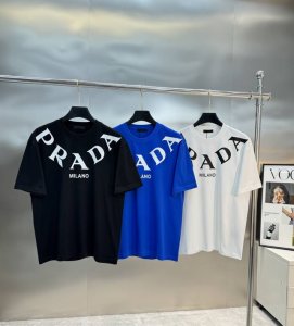 prad*普拉-达25S新款T恤.男女同款！最新颖的领口字母烫画设计，经典品牌字母直击主题.高级时尚.打造出Logo视觉相当炸裂！精选280G纯棉棉面料，柔软舒