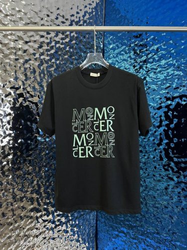 moncler 蒙口 新款上市 专柜系列纯棉T恤 全新设计灵感 极具时尚代表性 精致Logo设计 手感舒适透气 绝非一般的Yy之作 极为时尚耐看有腔调 上身效果