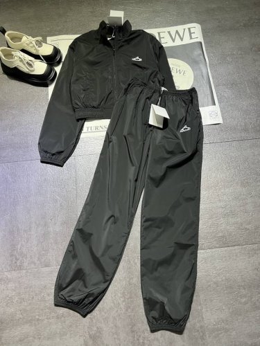 Pp P440[春夏新品]Alexanderwan**亚历山大王女士短款修身防风夹克外套长裤出货，配套出，上身超级无敌好看，轻薄面料，帅呆了，现货Sml