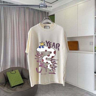 Gucc*古驰 2025夏季新款 个性字母Logo印花 定制面料300G 短袖T恤 男女同款 颜色：黑色 杏色 湖绿色 紫色 尺码: S M L Xl Xxl